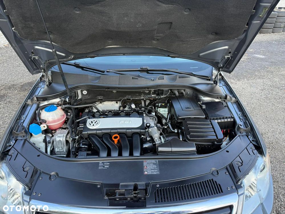 Volkswagen Passat 2.0 FSI Comfortline - 25