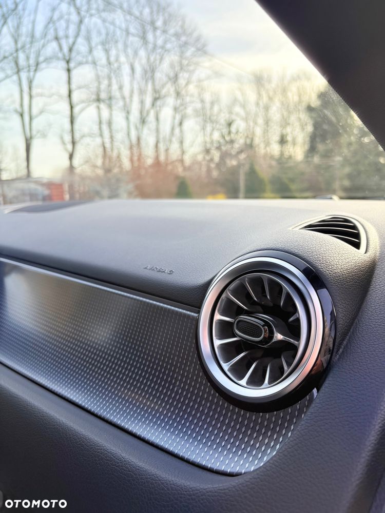 Mercedes-Benz GLA 250 8G-DCT Progressive - 13