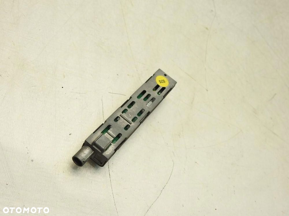 WZMACNIACZ ANTENY AUDI A1 8X 3D 8X0035225D - 4