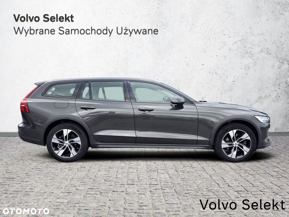 Volvo V60 Cross Country - 10
