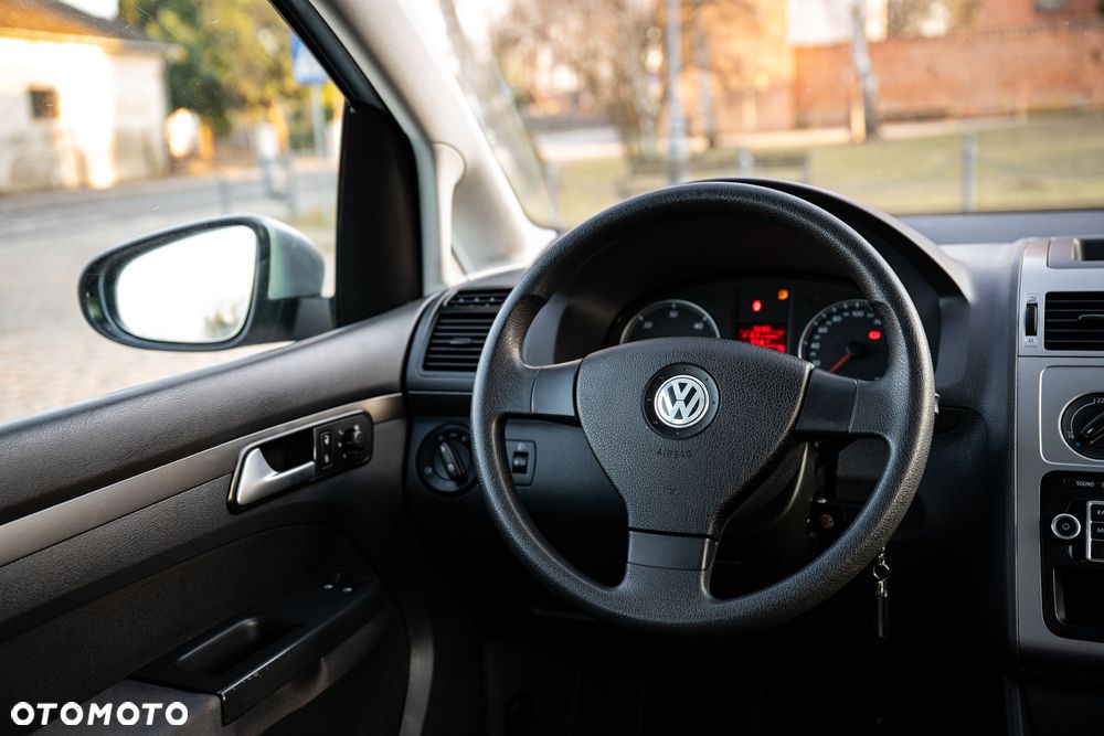 Volkswagen Touran 1.9 TDI DPF Conceptline - 23