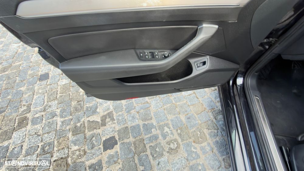 VW Passat 2.0 TDI Highline - 11