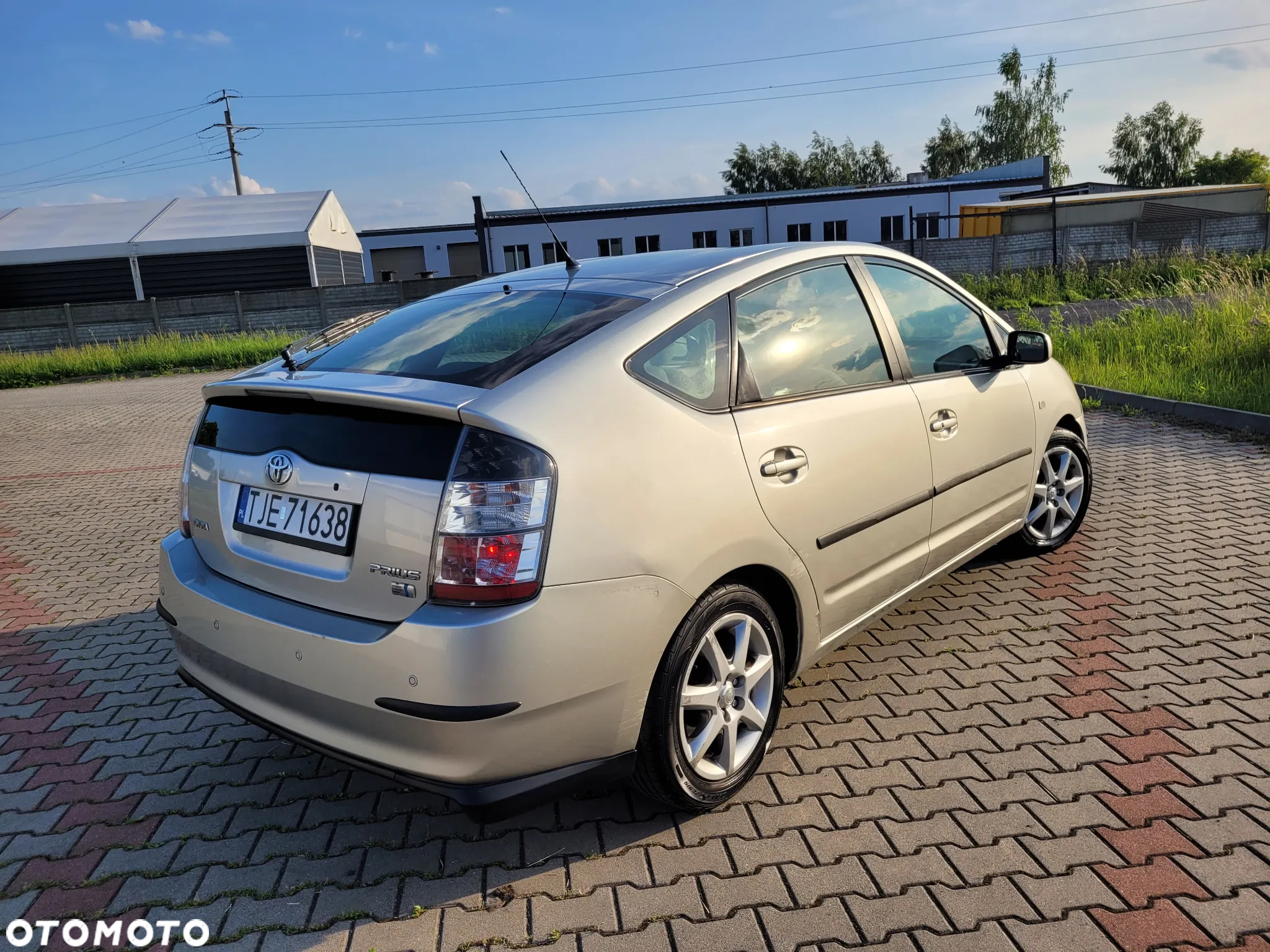 Toyota Prius (Hybrid) - 37