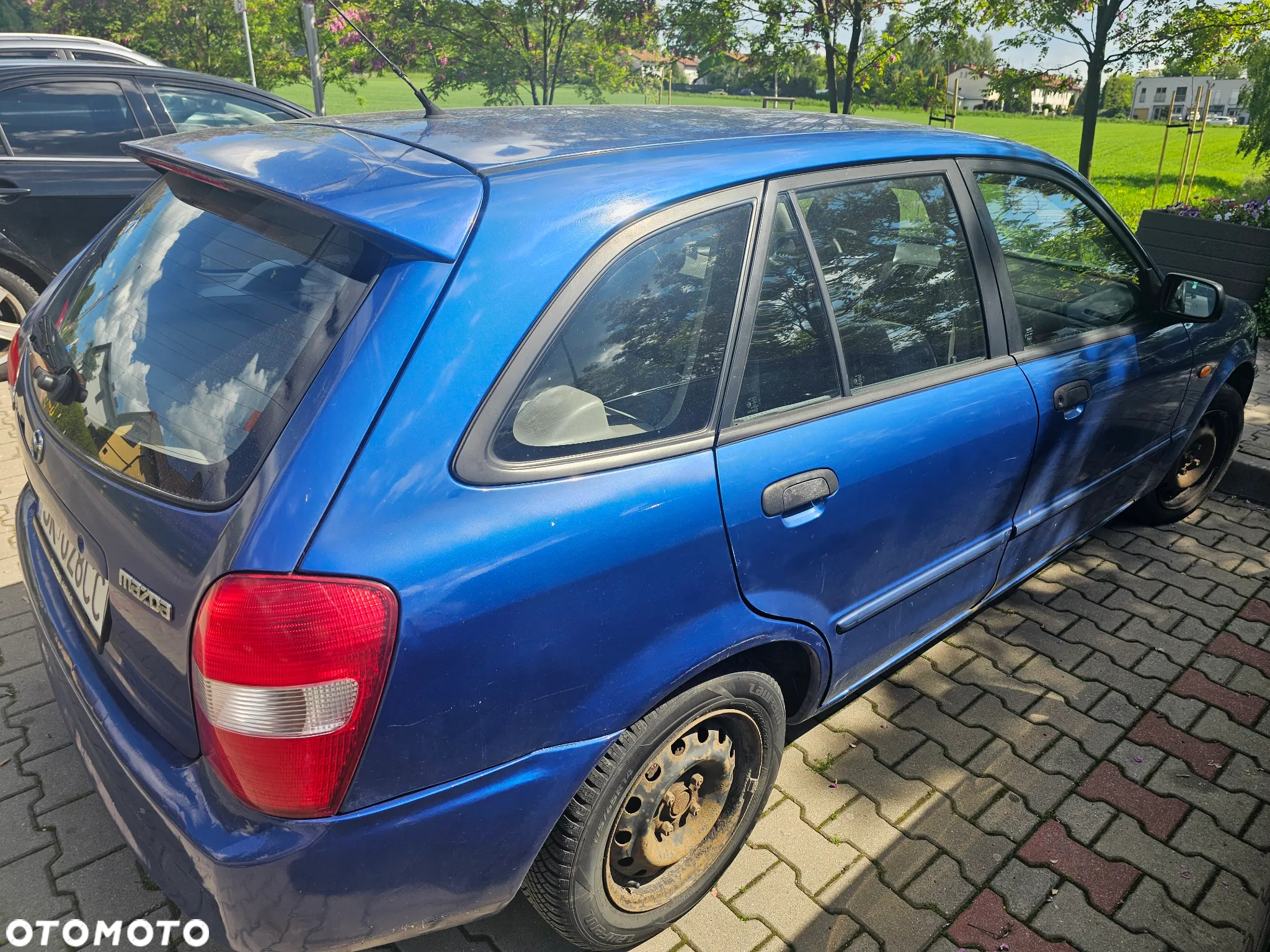 Mazda 323F - 4