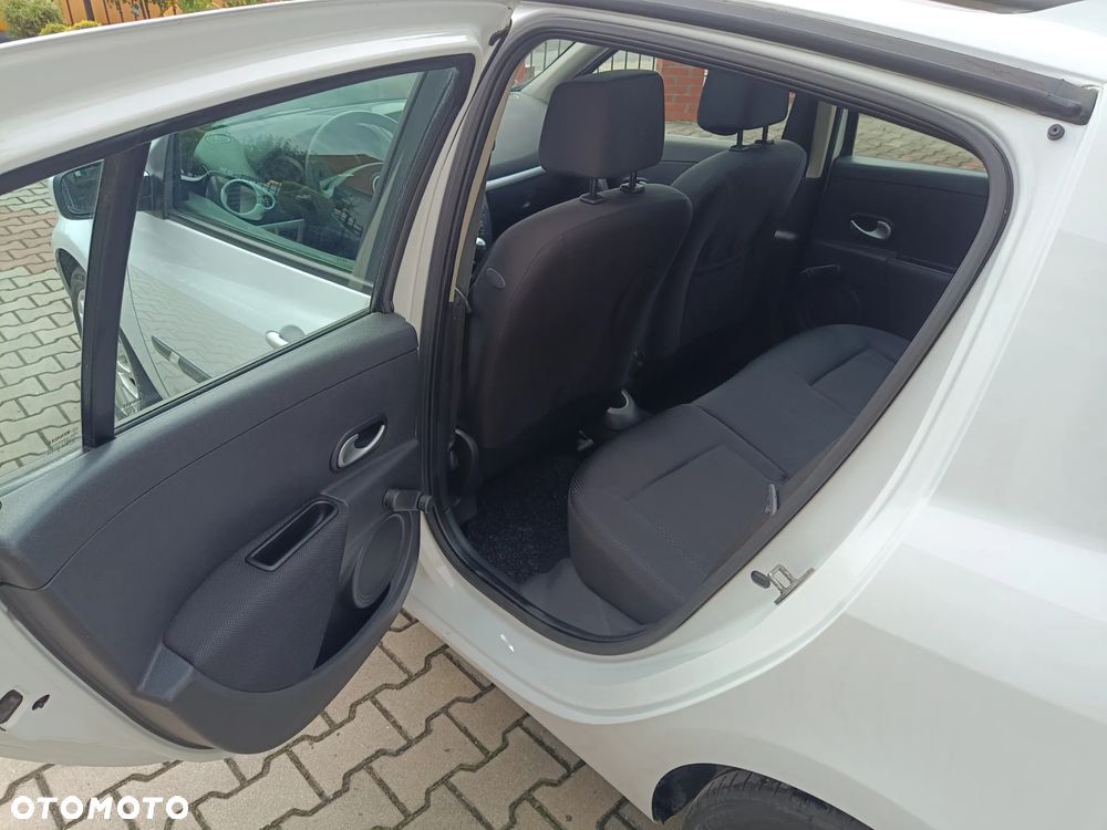 Renault Clio 2.0 16V Privilege - 13