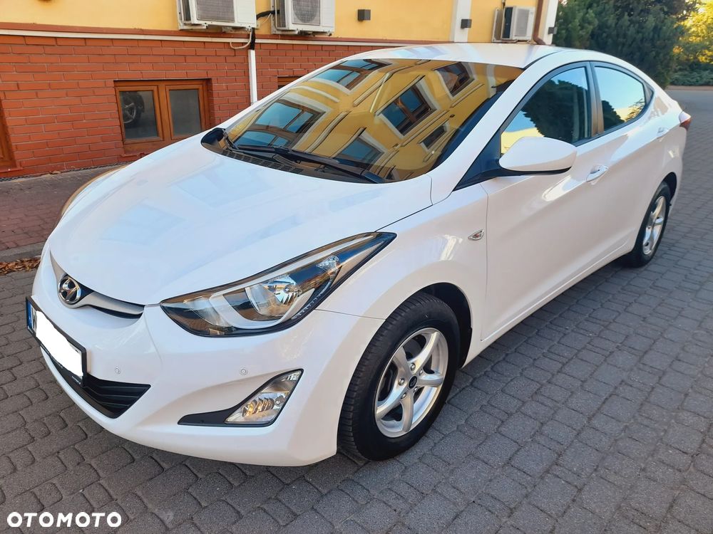 Hyundai Elantra - 2