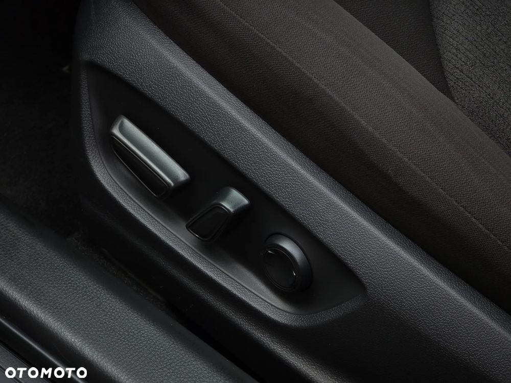 Toyota Camry 2.5 Hybrid Comfort CVT - 19