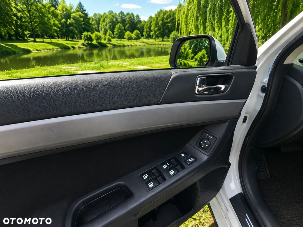 Mitsubishi Lancer - 6