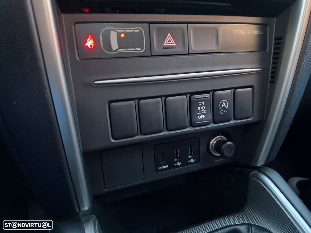 Mitsubishi L200 2.3 DI-D CD Invite Strakar Look 4WD - 10