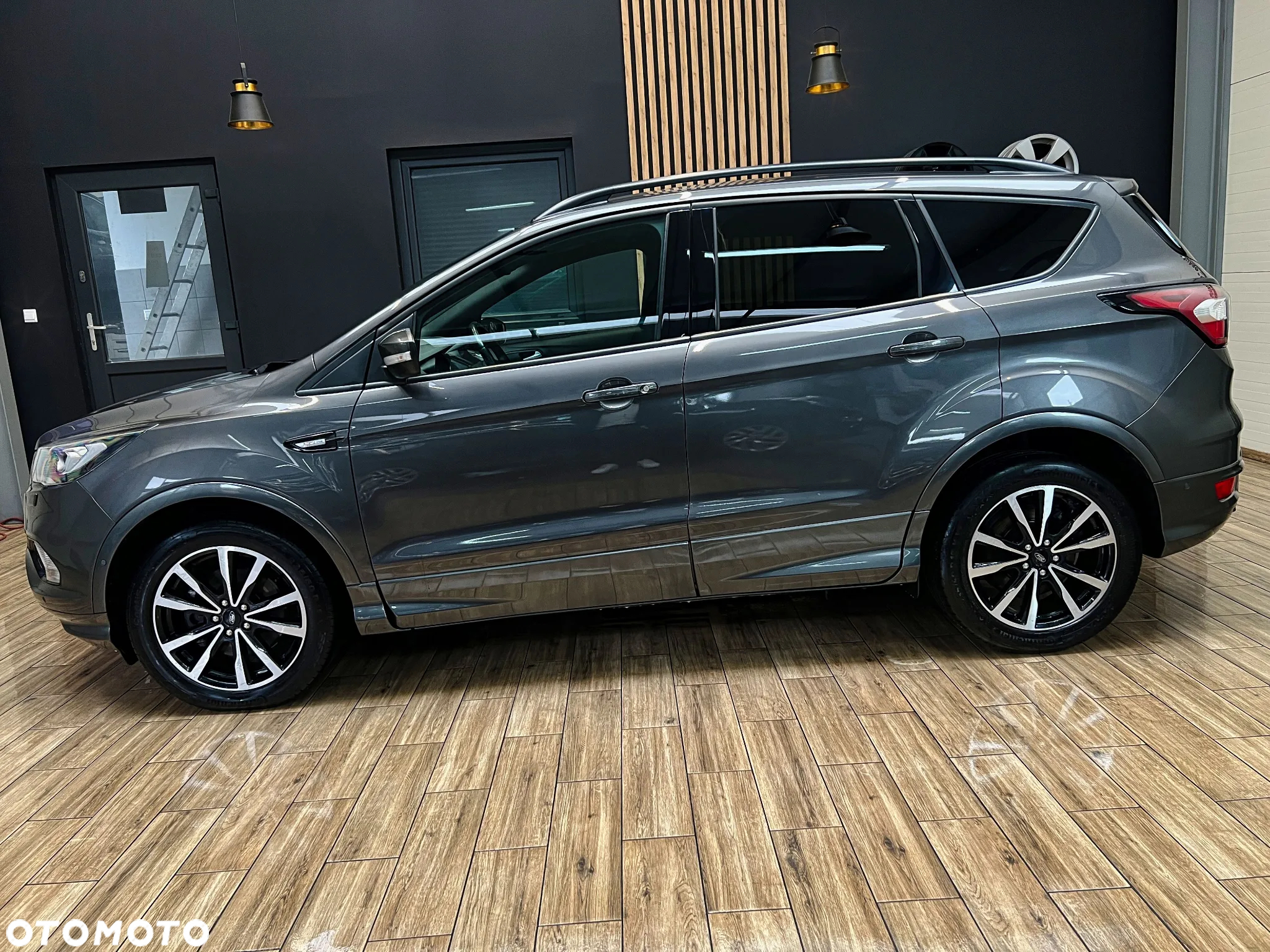 Ford Kuga 2.0 TDCi 2x4 ST-Line - 11