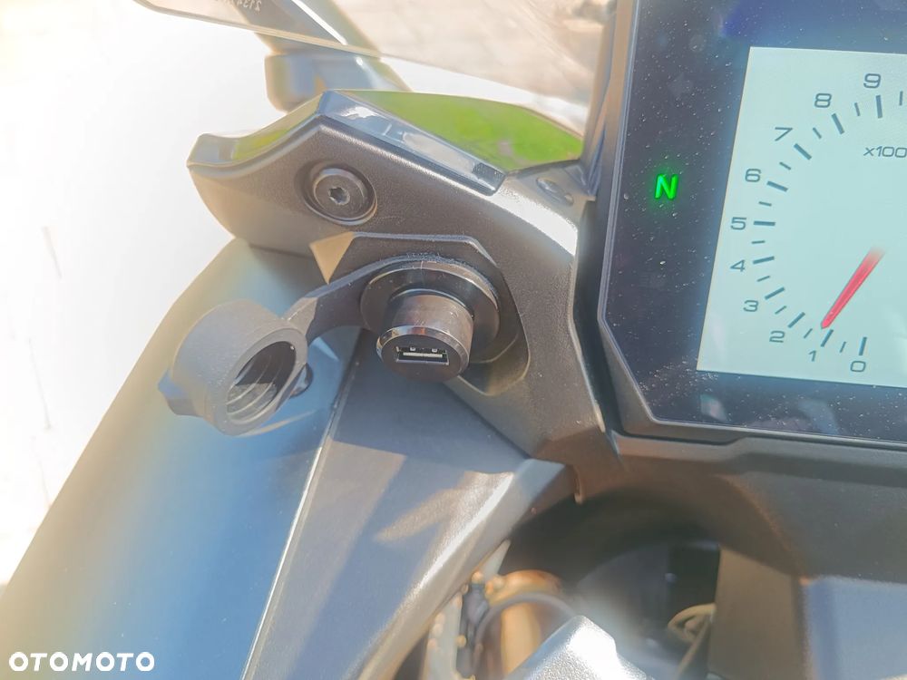 Suzuki GSX 1000 - 31