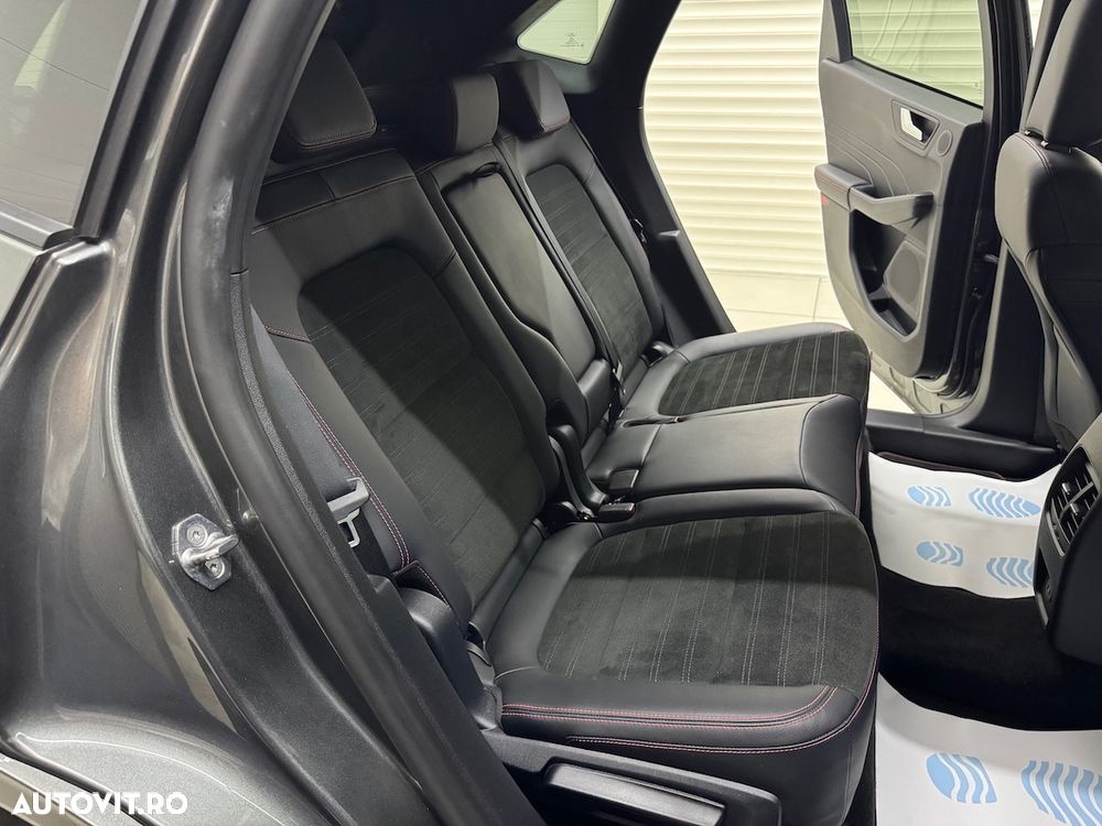 Ford Kuga 2.5 Duratec PHEV ST-LINE X - 33