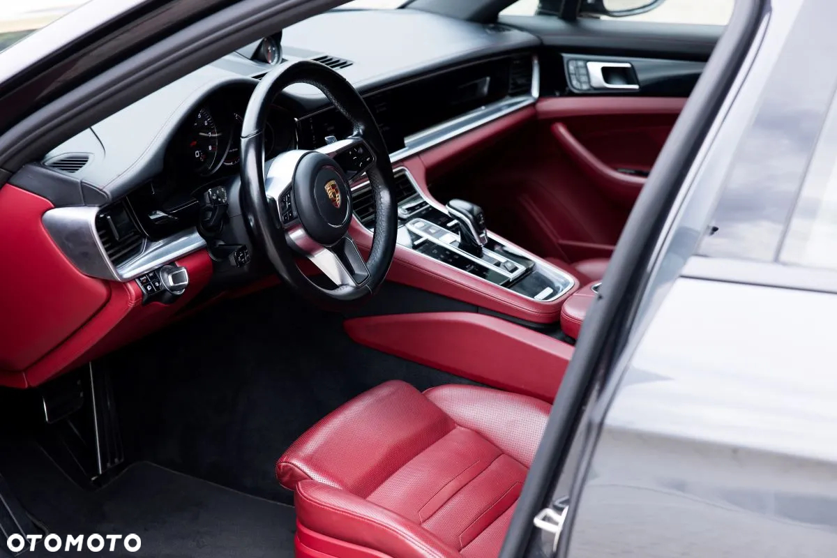 Porsche Panamera 4S - 32