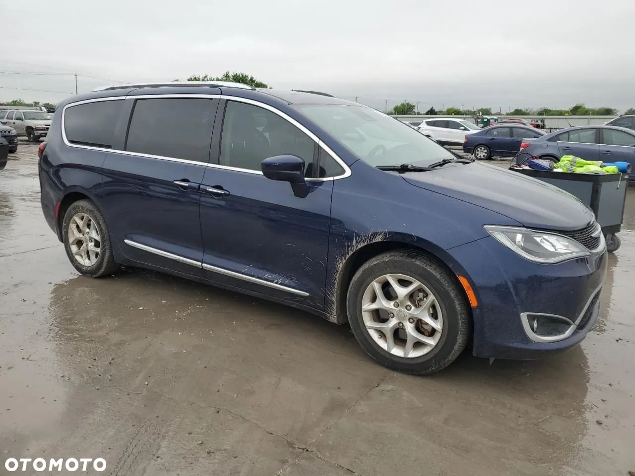 Chrysler Pacifica - 1
