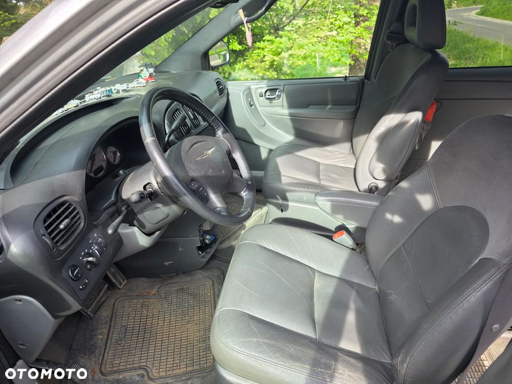 Chrysler Town & Country - 5