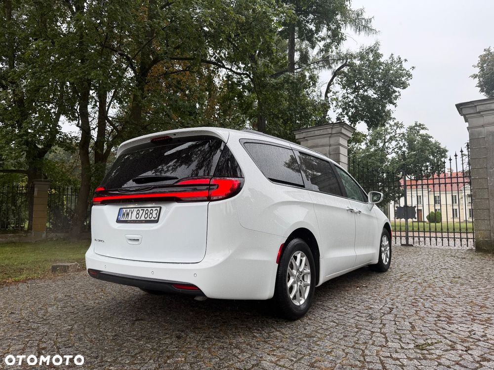 Chrysler Pacifica - 36