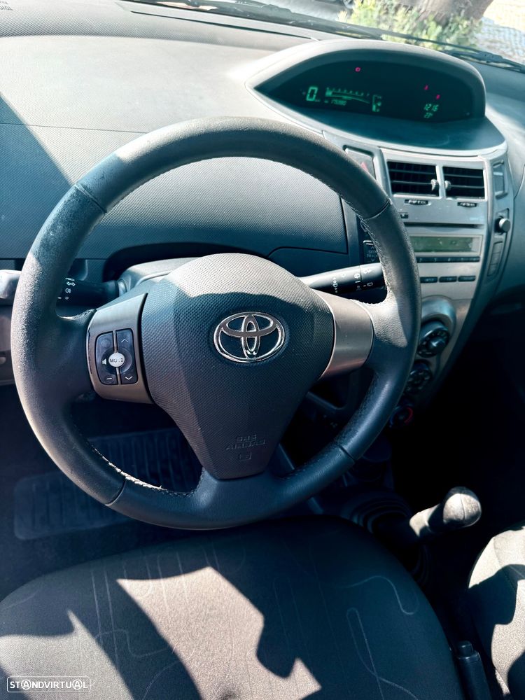 Toyota Yaris 1.0 VVT-i Sol AC+VSC - 11