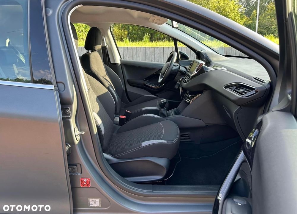 Peugeot 208 - 5
