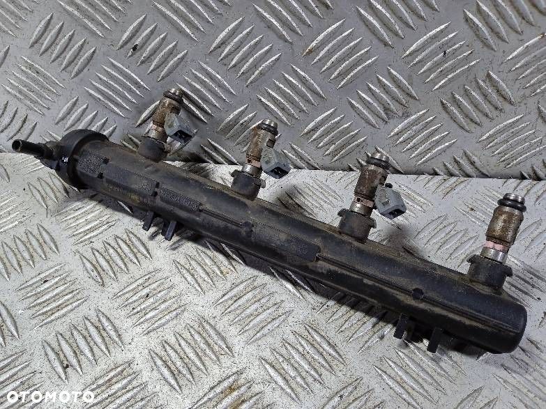 LISTWA WTRYSKOWA RENAULT CLIO 2