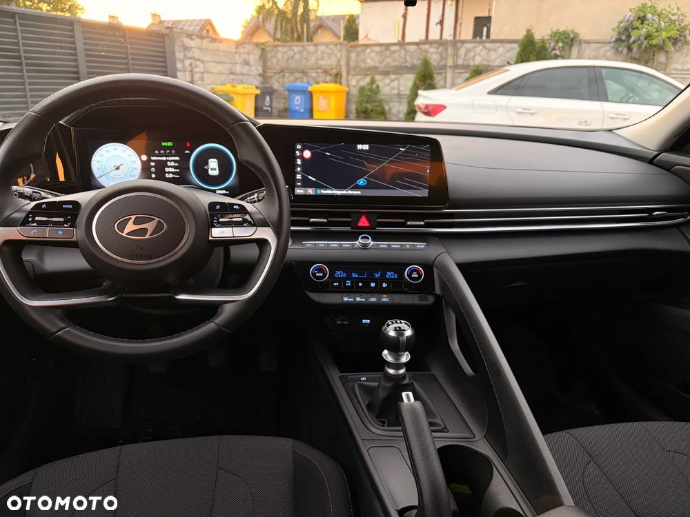 Hyundai Elantra 1.6 Modern - 6