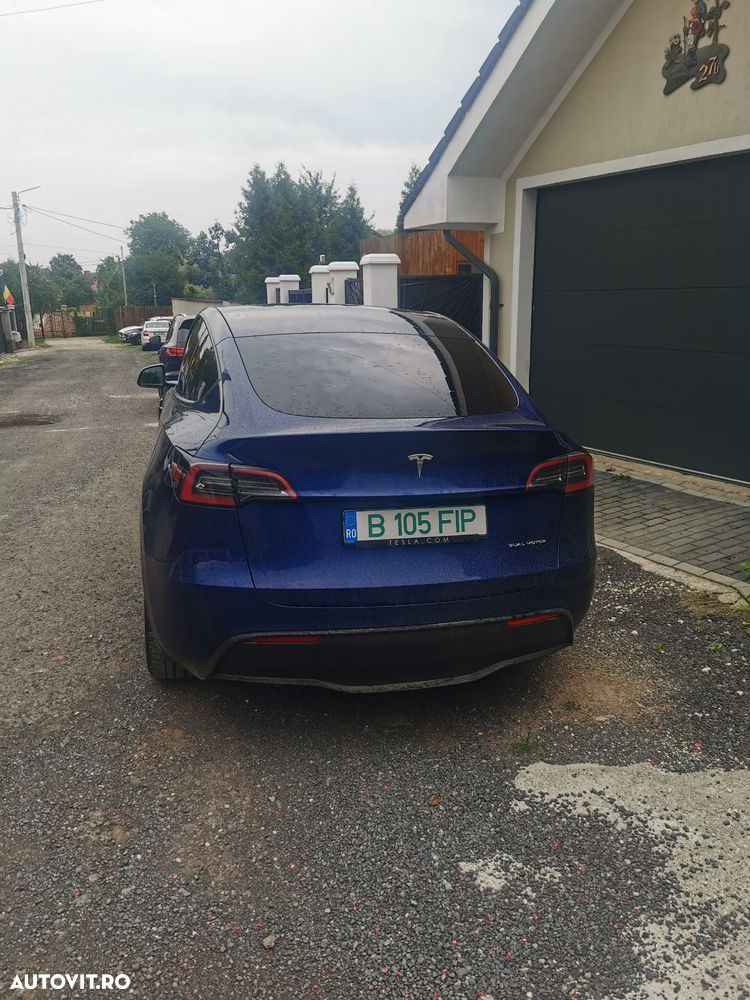 Tesla Model Y - 3