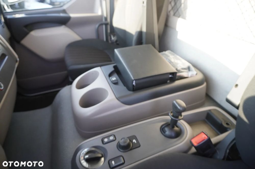 DAF LF 12.210 kontener 18 palet z windą / 50 tys.km /2024 - 16