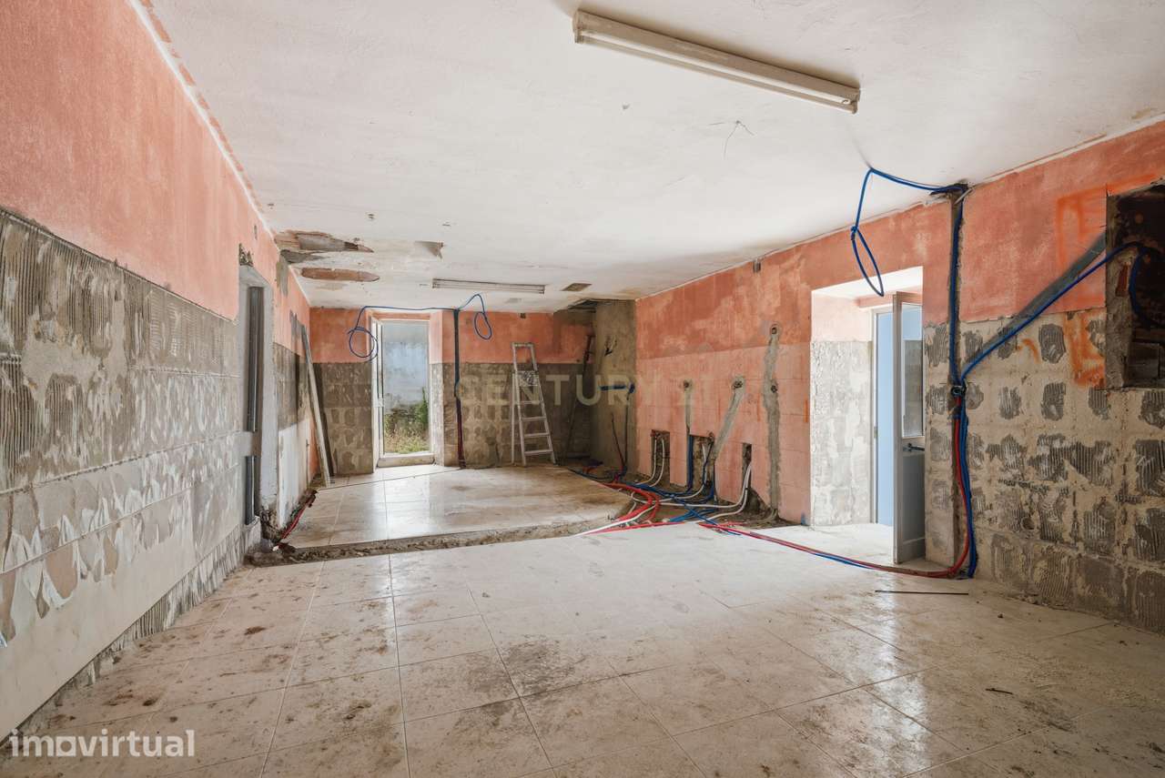 Moradia T3 Tradicional com Terraço e Adega Independente – Lourinhã - Grande imagem: 2/25