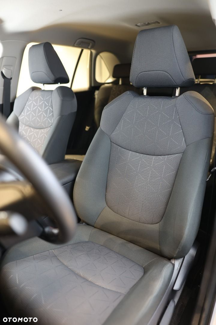 Toyota RAV4 - 8