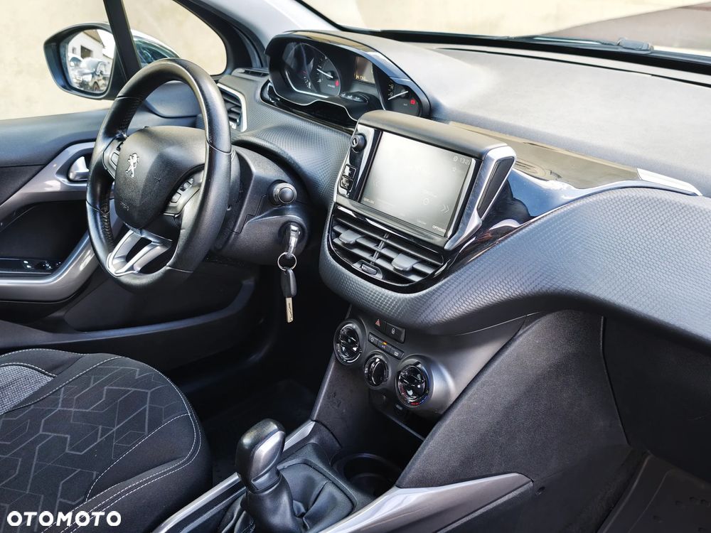 Peugeot 2008 1.6 BlueHDi Style - 28