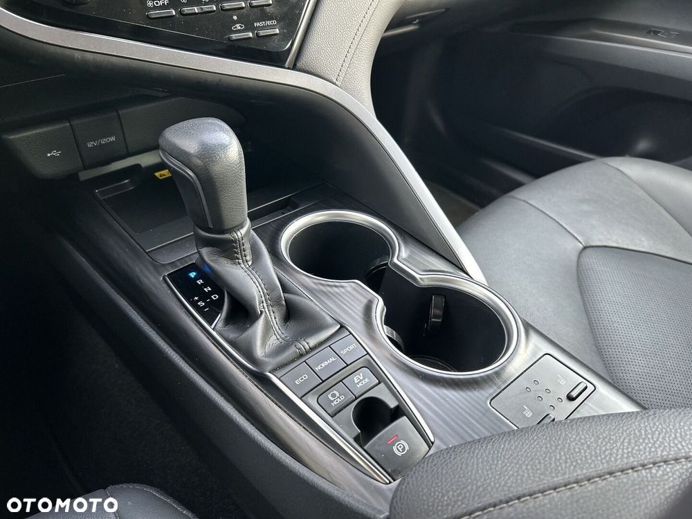 Toyota Camry 2.5 Hybrid Executive CVT - 18