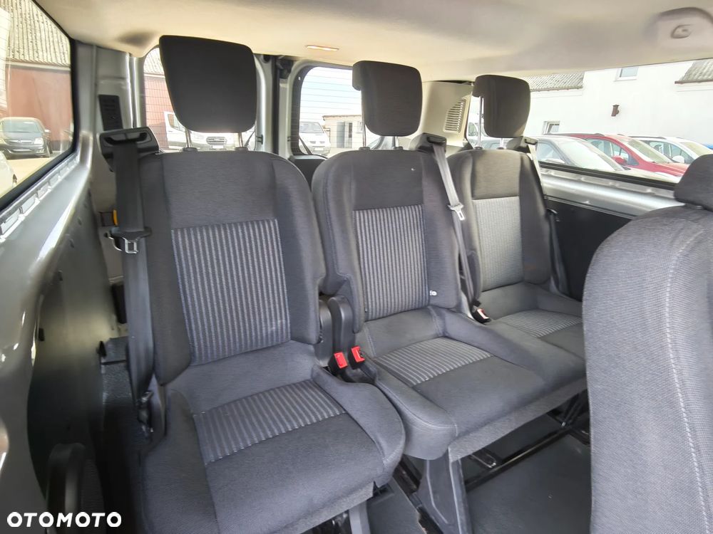 Ford Tourneo Custom - 33