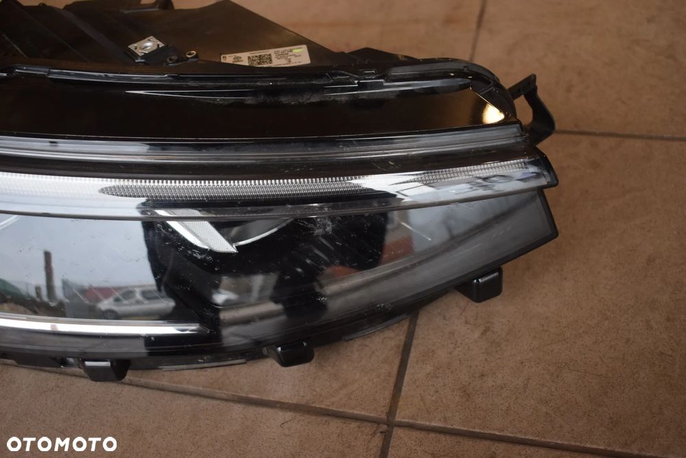 Lampa prawa VW Passat B9 3J1941036  3J1 941 036 - 4