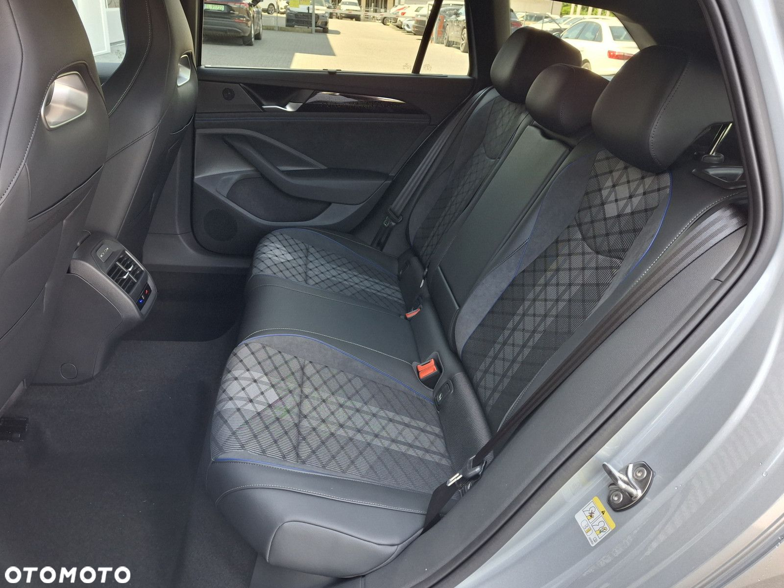 Volkswagen Passat - 13
