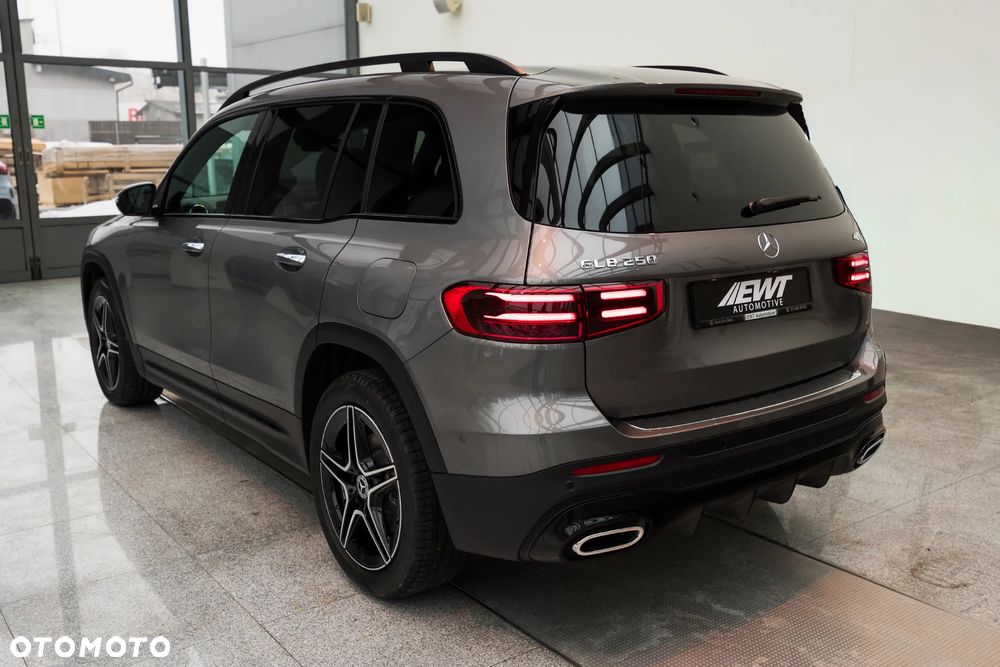 Mercedes-Benz GLB 250 mHEV 4-Matic AMG Line 8G-DCT - 6