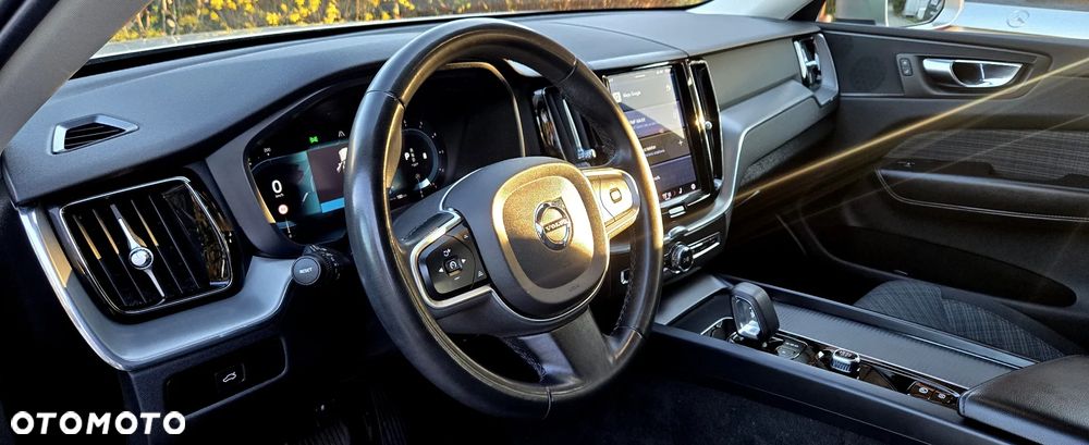 Volvo XC 60 B4 D Geartronic Momentum Pro - 24