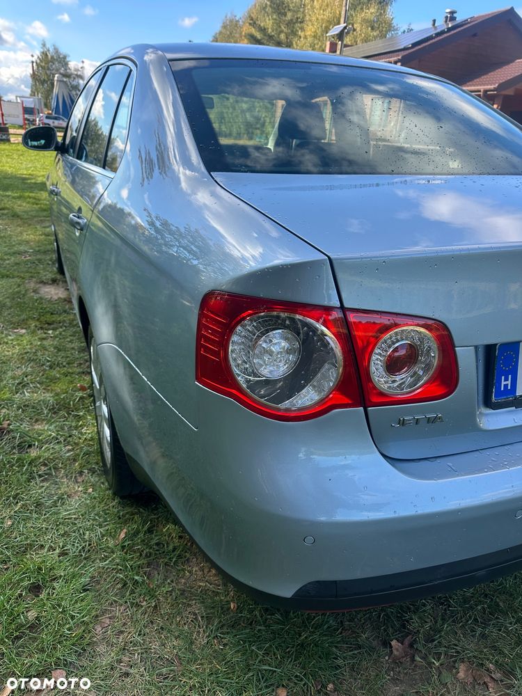 Volkswagen Jetta - 11