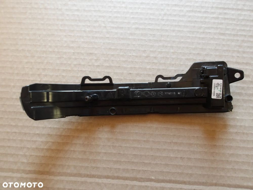 KIERUNKOWSKAZ LUSTERA LEWY HYUNDAI I20 III 87614-Q000 - 5