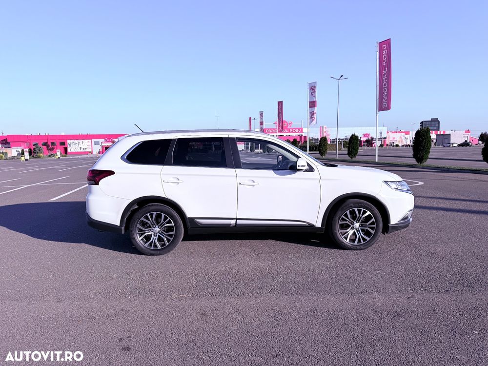 Mitsubishi Outlander 2.2 DI-D 4WD Automatik Diamant Edition+ - 10