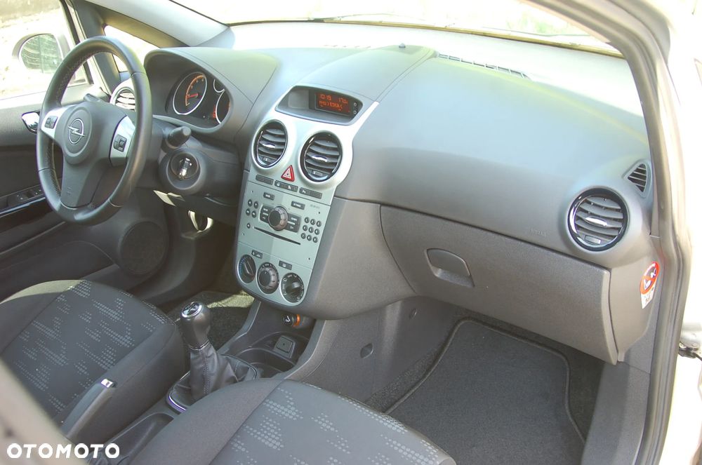 Opel Corsa 1.4 16V Energy - 28