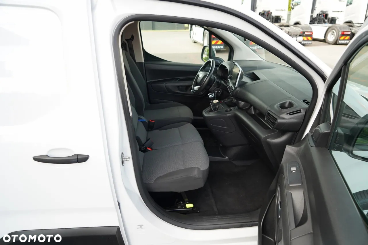 Fiat DOBLO  / FURGON / BLASZAK / 2023 R  / SPROWADZONY - 35