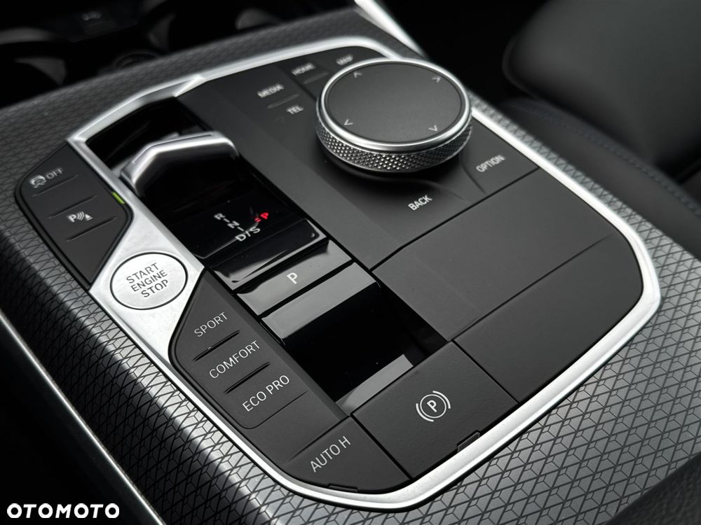 BMW Seria 3 320d xDrive - 17