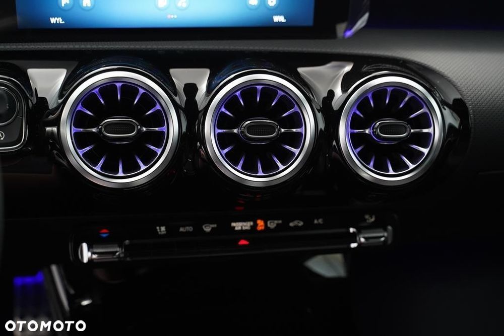 Mercedes-Benz Klasa A 200 AMG Line 7G-DCT - 24