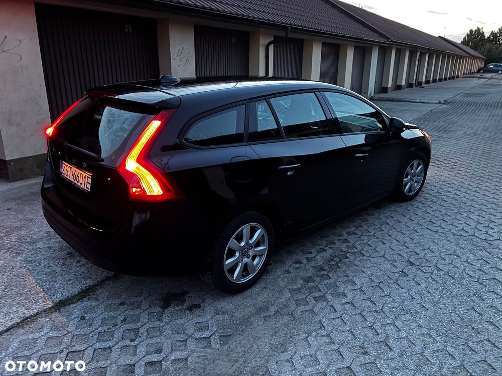 Volvo V60 D2 Momentum - 9