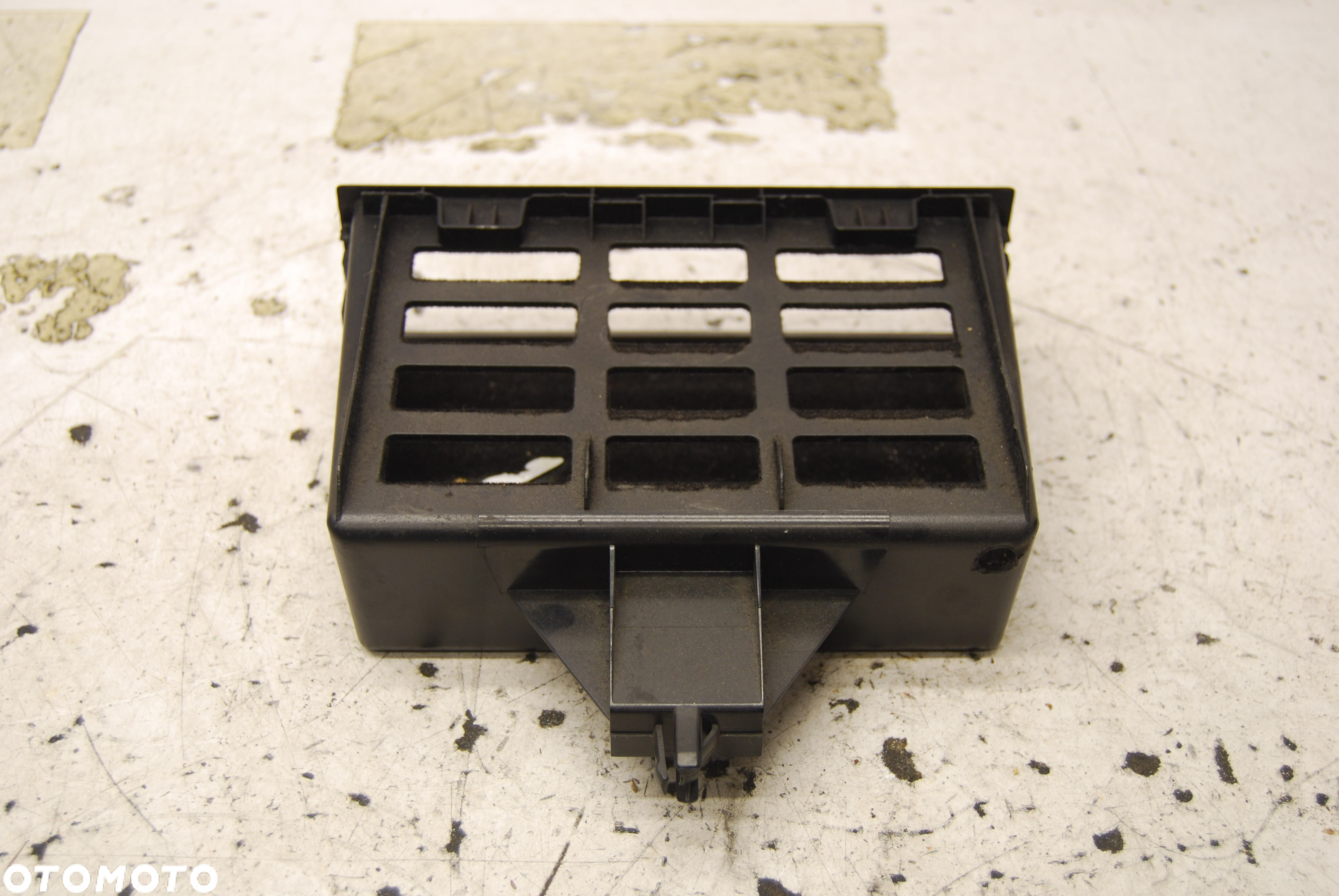 SCHOWEK PÓŁKA POD RADIO 1U0858950B SKODA OCTAVIA I VW SEAT AUDI - 2
