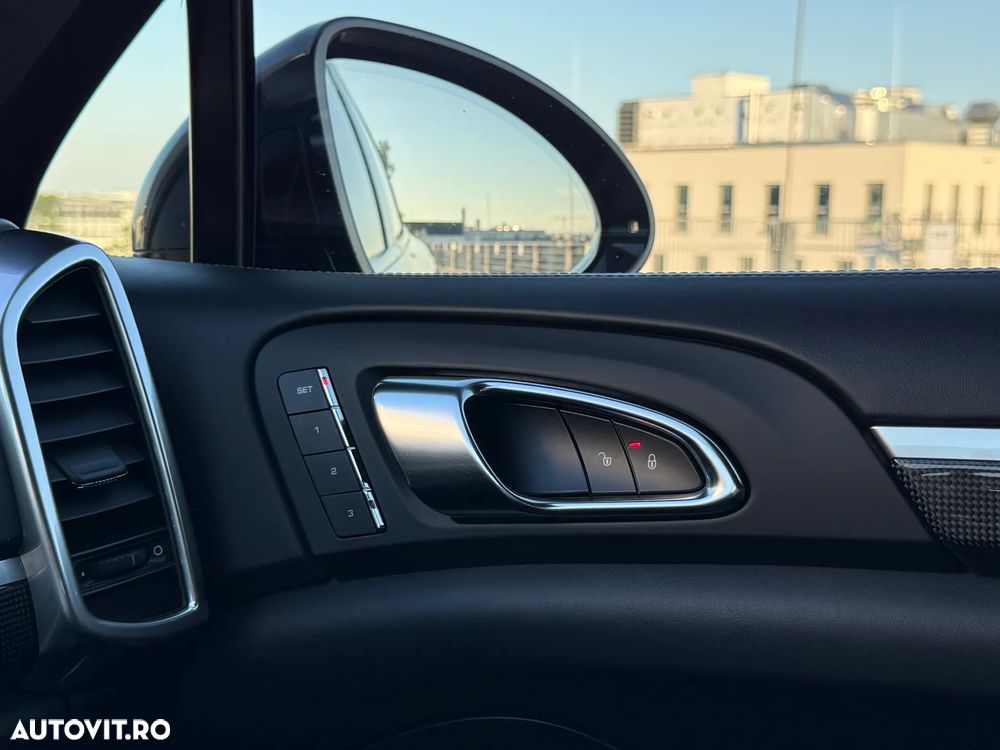 Porsche Cayenne 4.8 L Turbo - 20