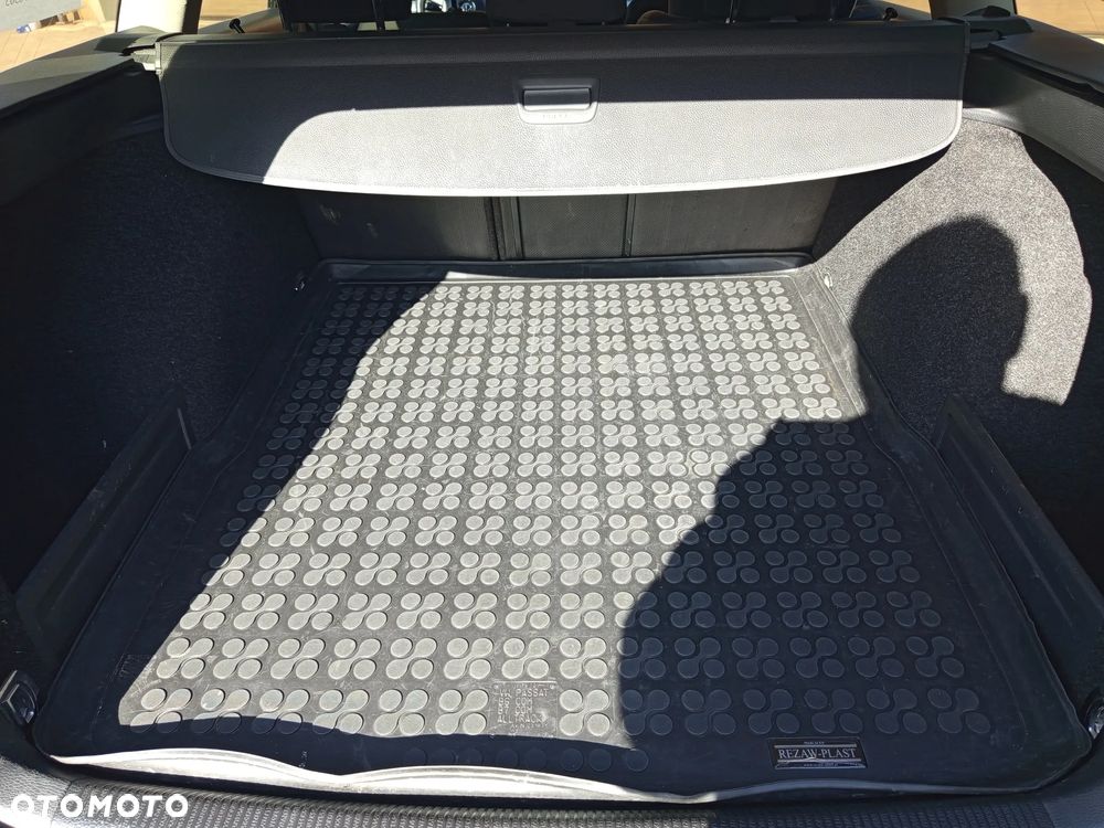 Volkswagen Passat 2.0 TDI Trendline - 6