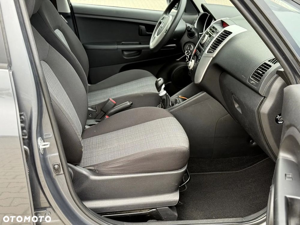 Kia Venga 1.4 CVVT Vision - 16
