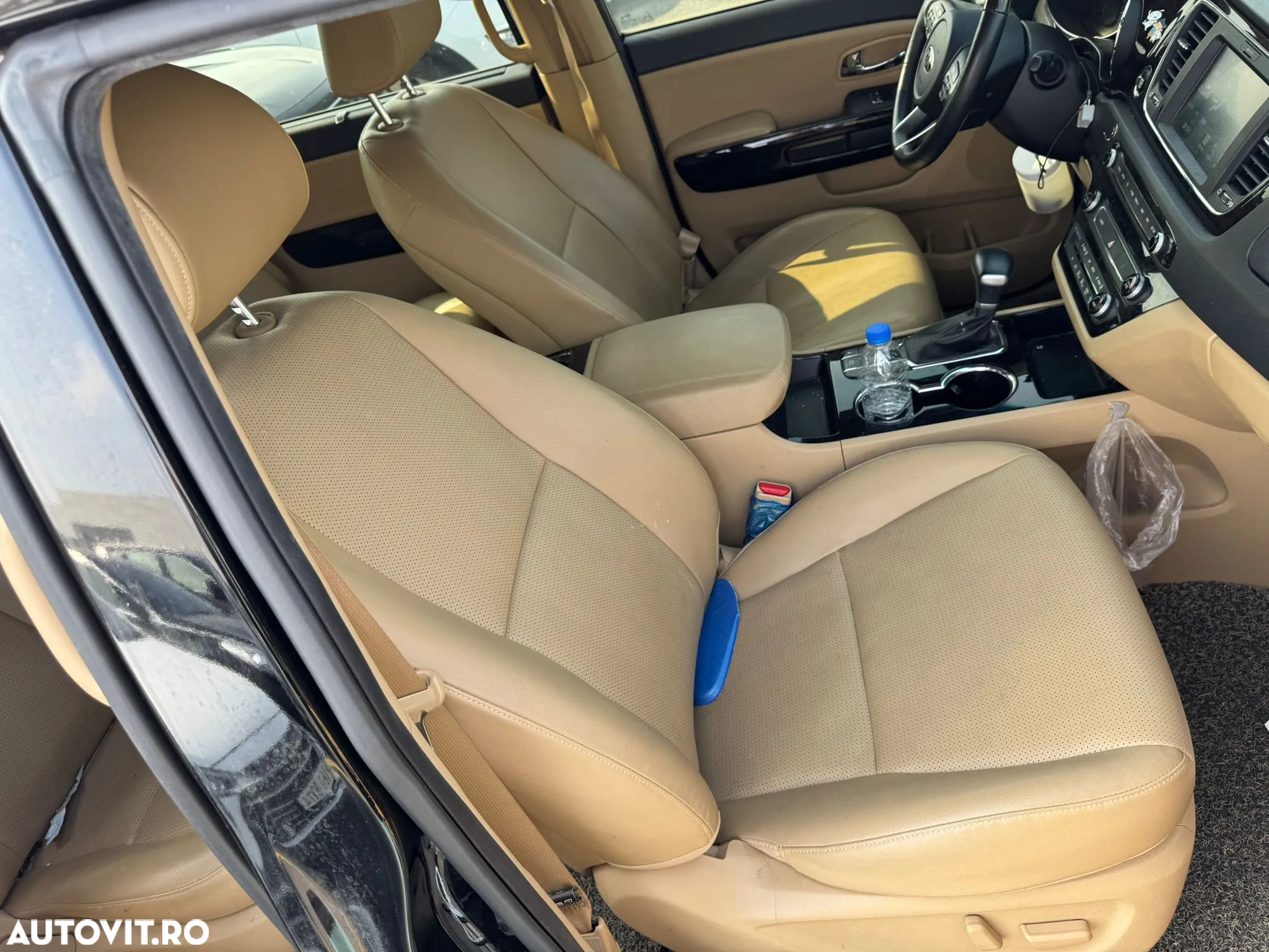 Kia Carnival - 14
