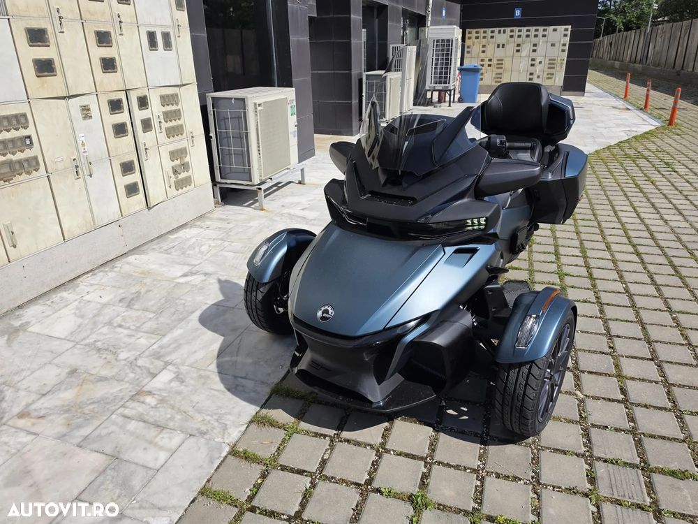 Can-Am Spyder - 6
