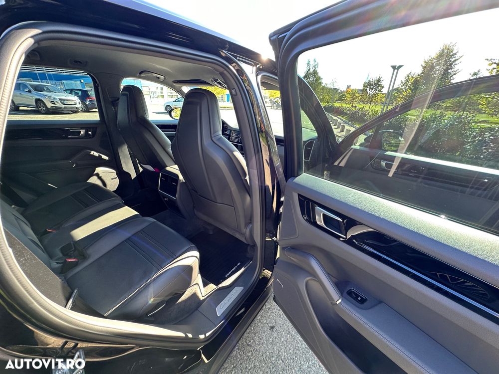 Porsche Cayenne - 6